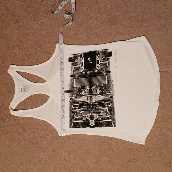 Nike Women's Graphic Tank - Picture 6 of 9